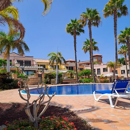Modern Townhouse Ocean Front בית נופש *